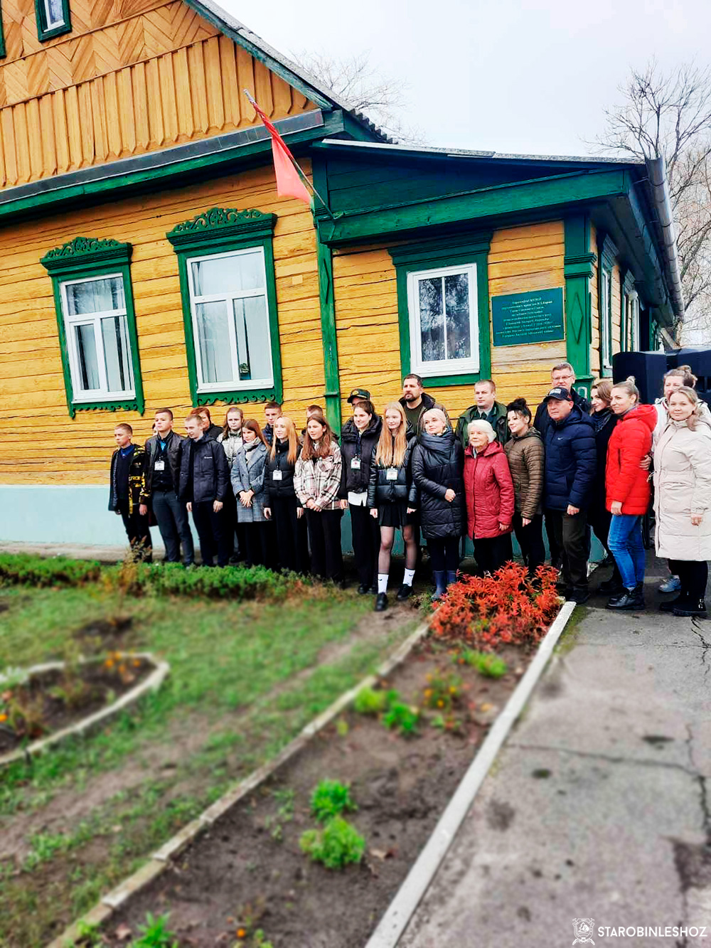 Посажена аллея кустарников