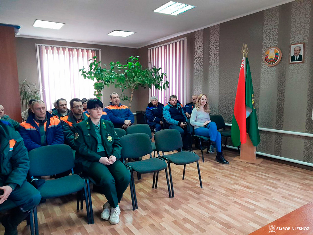 В рамках единого дня информирования 16.03.2023 директор Старобинкого лесхоза посетил структурные подразделения.