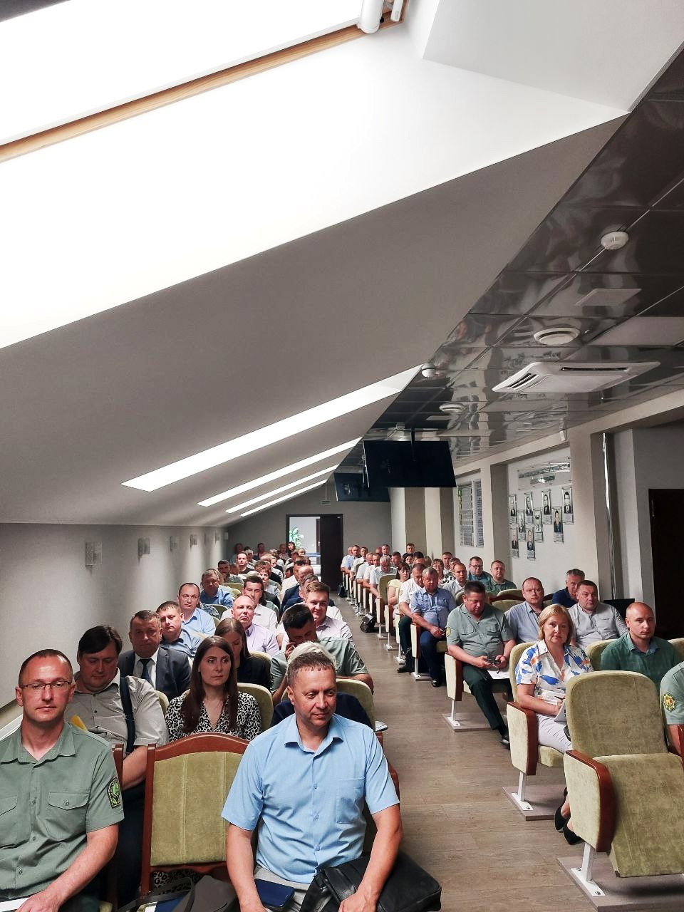 Вопросы содержания и благоустройства объектов, территорий административных зданий лесхозов и их структурных подразделений были обсуждены на рабочем совещании в Минском ГПЛХО