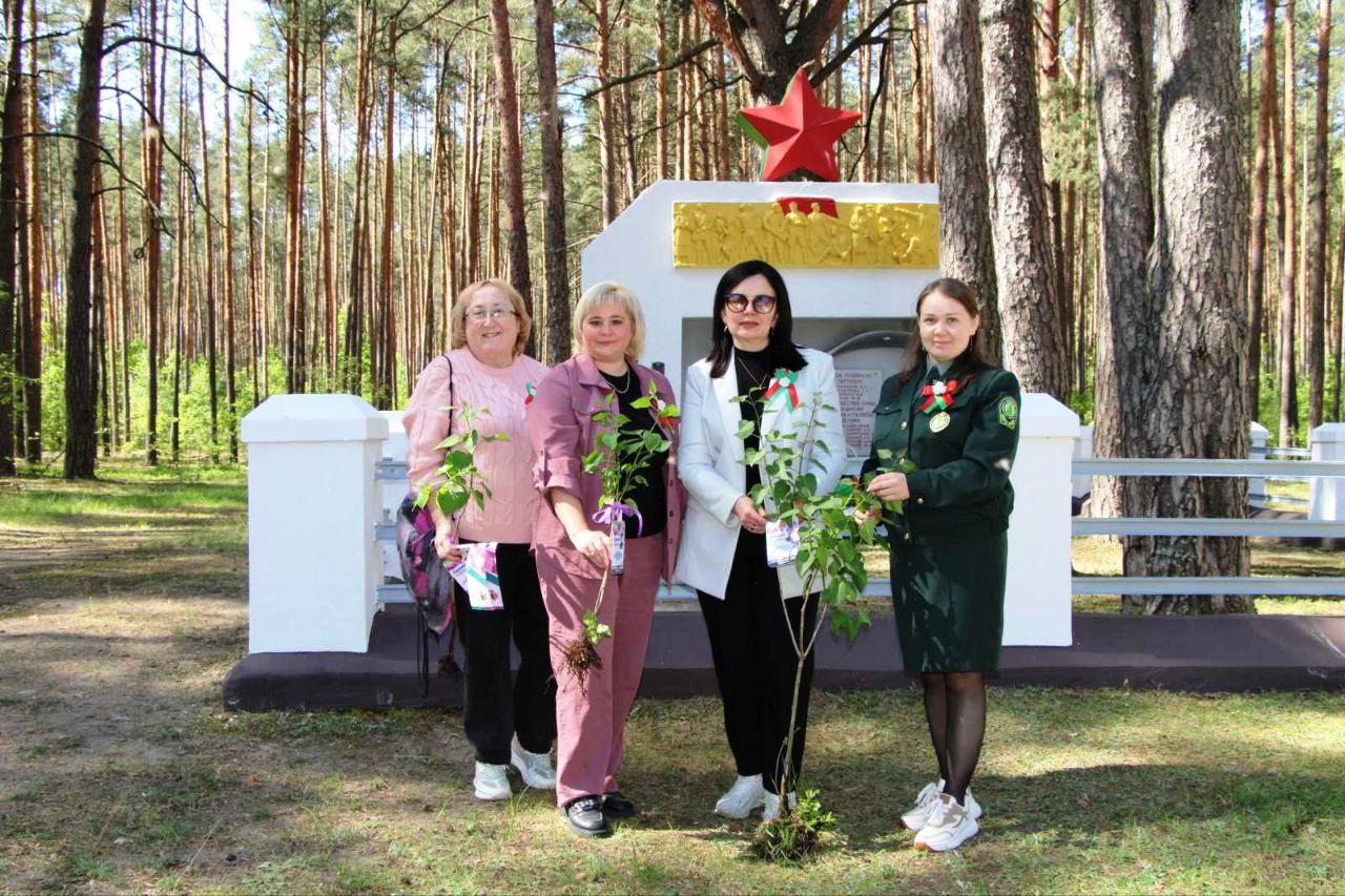 "И ОПЯТЬ ЗАЦВЕТАЕТ СИРЕНЬ 45-ГО ГОДА"