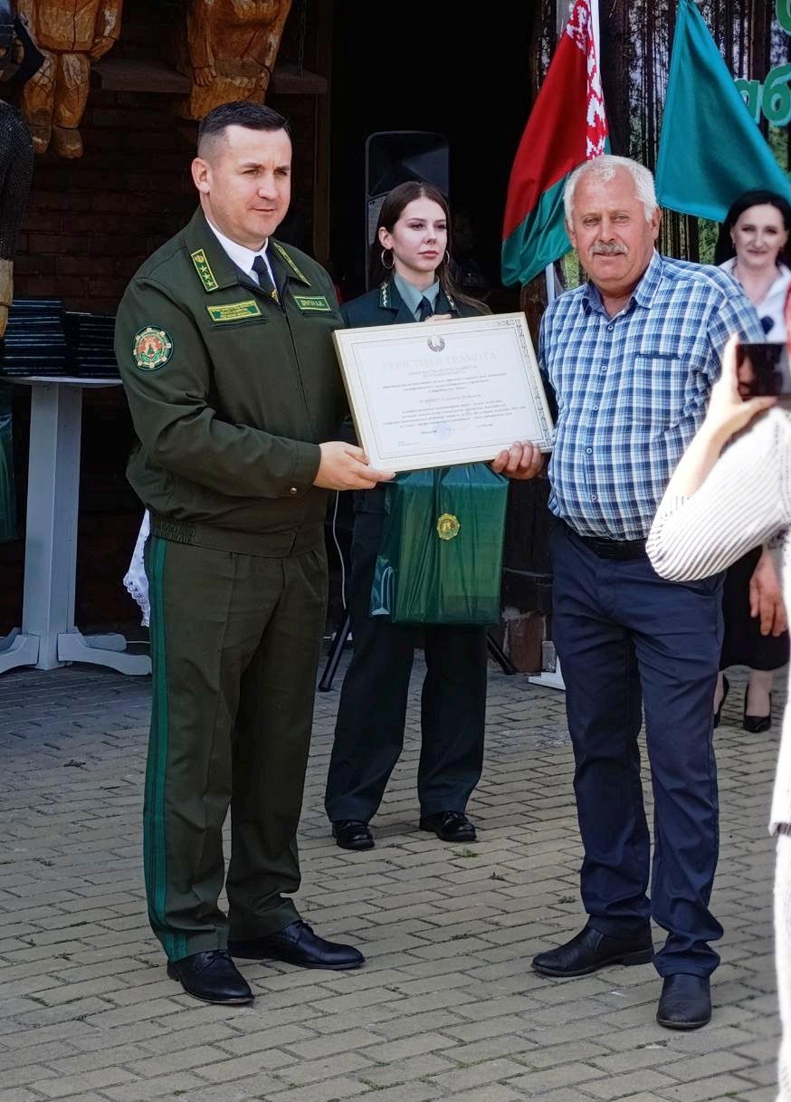 ТОРЖЕСТВЕННОЕ МЕРОПРИЯТИЕ ПО ЧЕСТВОВАНИЮ РАБОТНИКОВ ЛЕСХОЗА МИНСКОГО ГПЛХО, ЗАДЕЙСТВОВАННЫХ В РАЗРАБОТКЕ ВЕТРОВАЛЬНО-БУРЕЛОМНЫХ ЛЕСОСЕК В ГОМЕЛЬСКОЙ ОБЛАСТИ