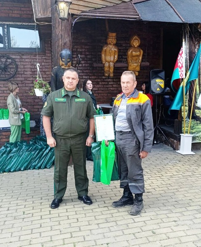 ТОРЖЕСТВЕННОЕ МЕРОПРИЯТИЕ ПО ЧЕСТВОВАНИЮ РАБОТНИКОВ ЛЕСХОЗА МИНСКОГО ГПЛХО, ЗАДЕЙСТВОВАННЫХ В РАЗРАБОТКЕ ВЕТРОВАЛЬНО-БУРЕЛОМНЫХ ЛЕСОСЕК В ГОМЕЛЬСКОЙ ОБЛАСТИ