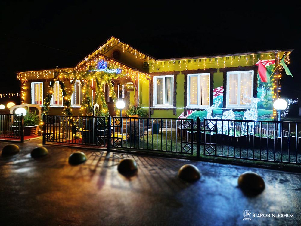 украшение административного здания к Новому году