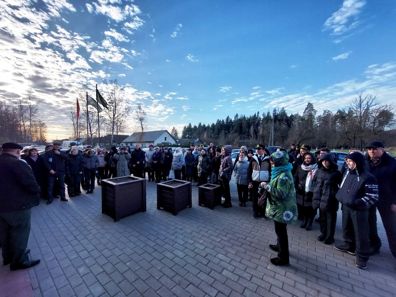 Сегодня в Березино собрались юные друзья леса и их преподаватели — на базе Березинского лесхоза стартовал областной слет школьных лесничеств