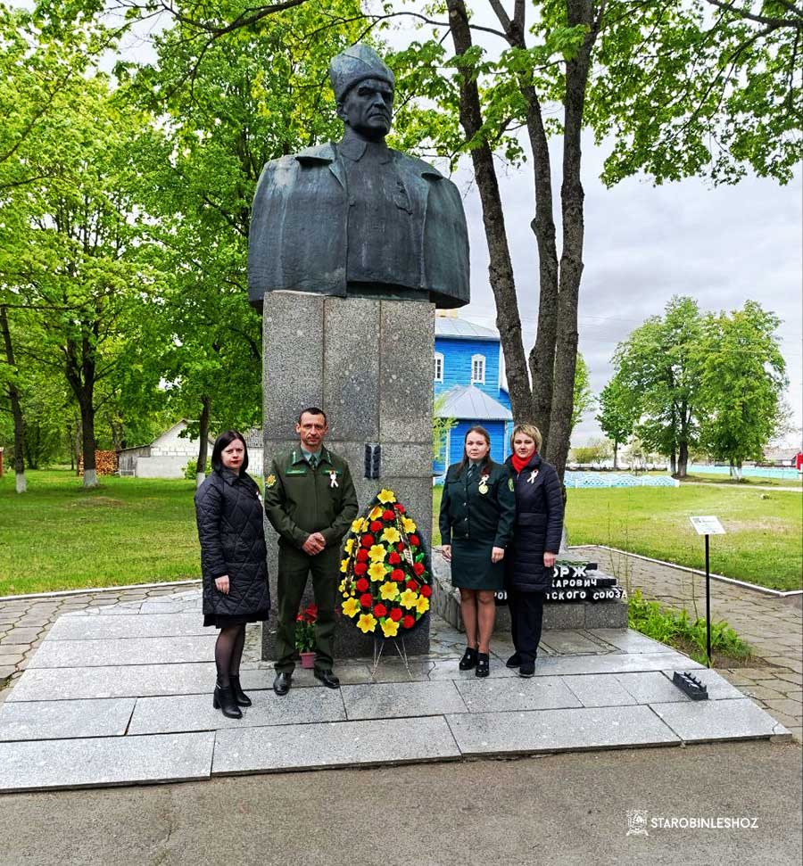 И ОПЯТЬ ЗАЦВЕТАЕТ СИРЕНЬ 45-ГО ГОДА