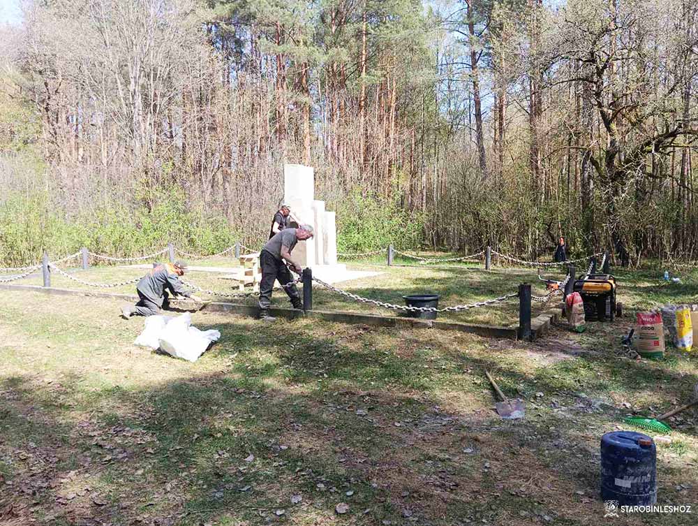 БЛАГОУСТРОЙСТВО ПАМЯТНЫХ МЕСТ