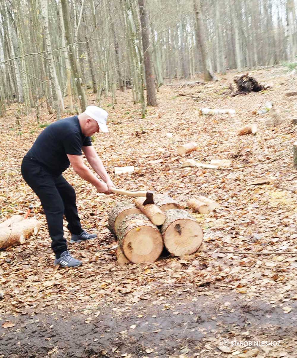 Команда СТК готовится к Чемпионату по колке дров в Драчевском лесничестве Старобинского лесхоза