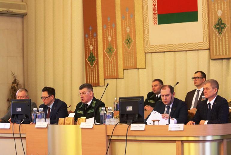 В МИНЛЕСХОЗЕ РАССМОТРЕЛИ ИТОГИ ВОСПРОИЗВОДСТВА ЛЕСОВ. КОГО ПОСТАВИЛИ В ПРИМЕР?