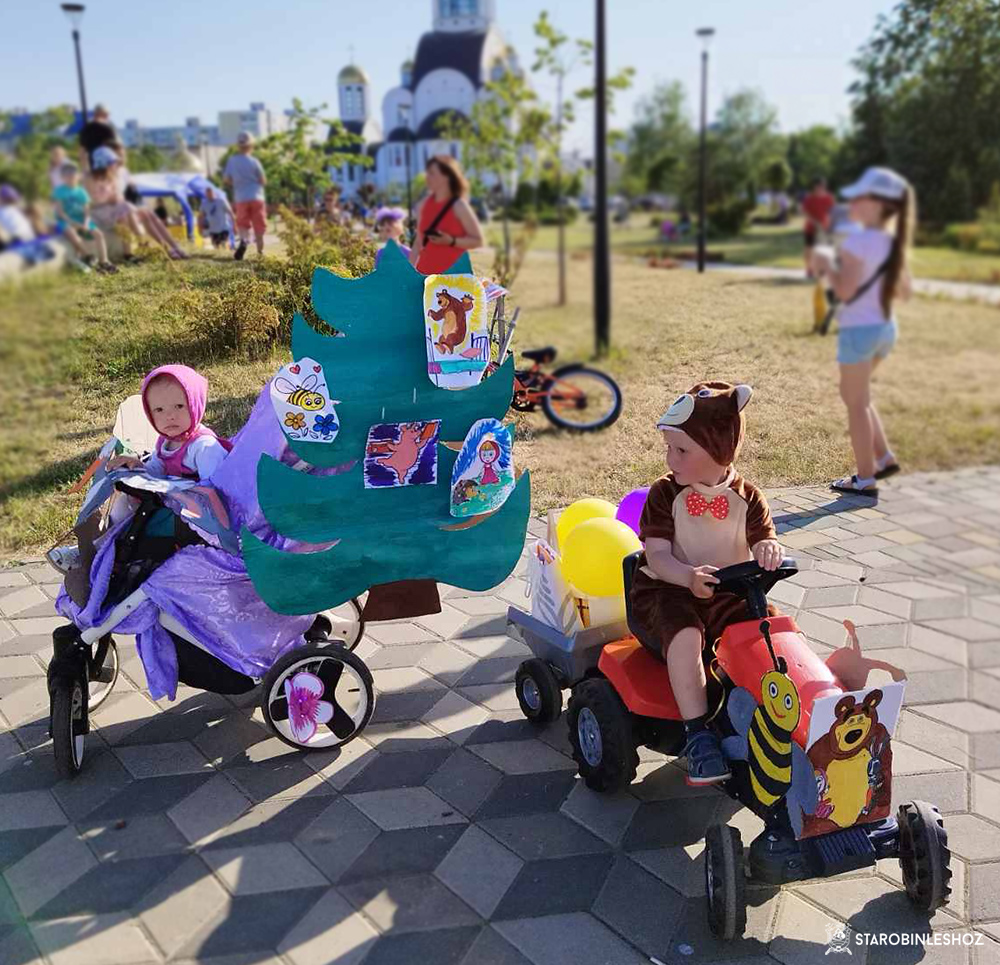 1 июня в сквере "Любви, семьи и верности" прошёл уже традиционный парад колясок "Под парусом любви", посвященный году мира и созидания. 